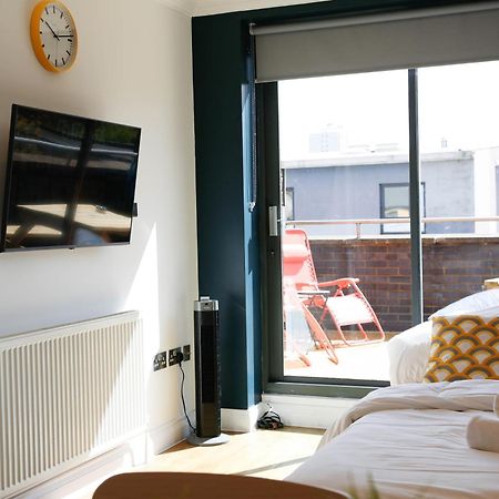 New Luxury Apartments In Central Location Next To Shops, Cafes, Bars & Metro Londýn Exteriér fotografie