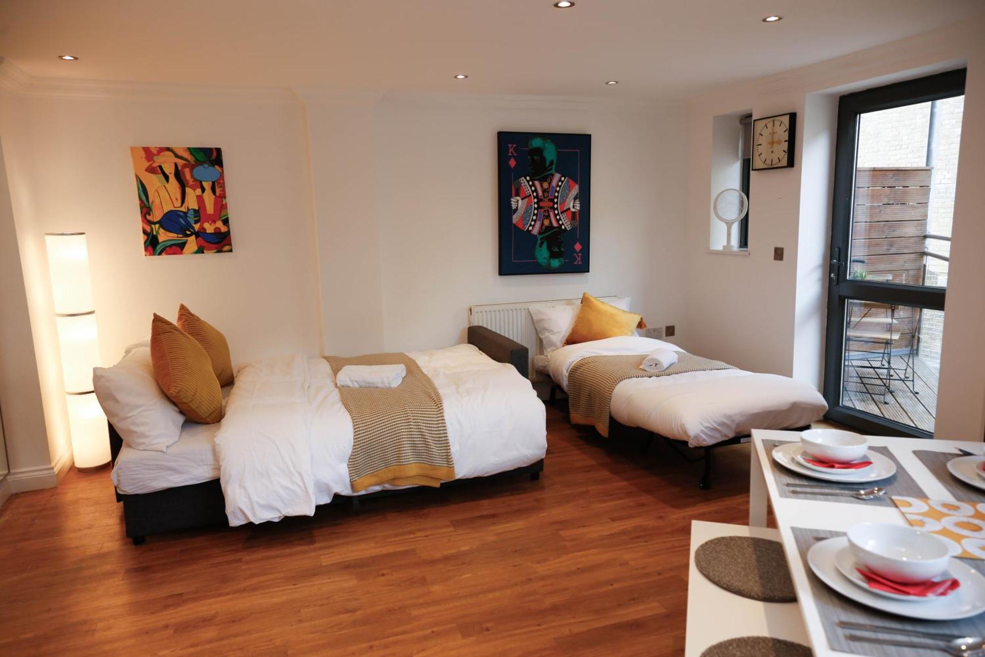 New Luxury Apartments In Central Location Next To Shops, Cafes, Bars & Metro Londýn Exteriér fotografie