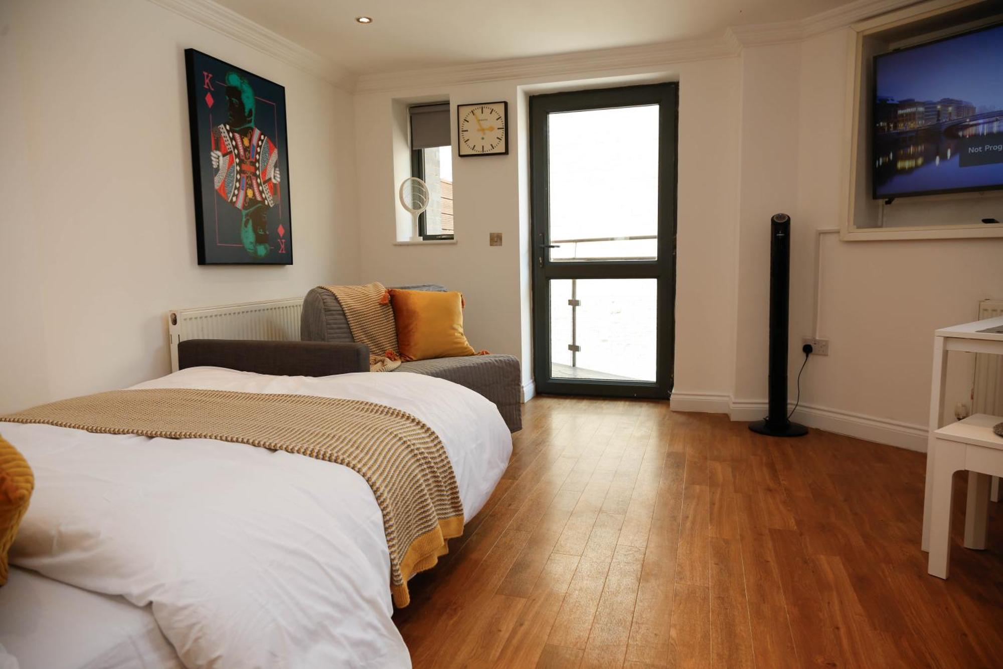 New Luxury Apartments In Central Location Next To Shops, Cafes, Bars & Metro Londýn Exteriér fotografie