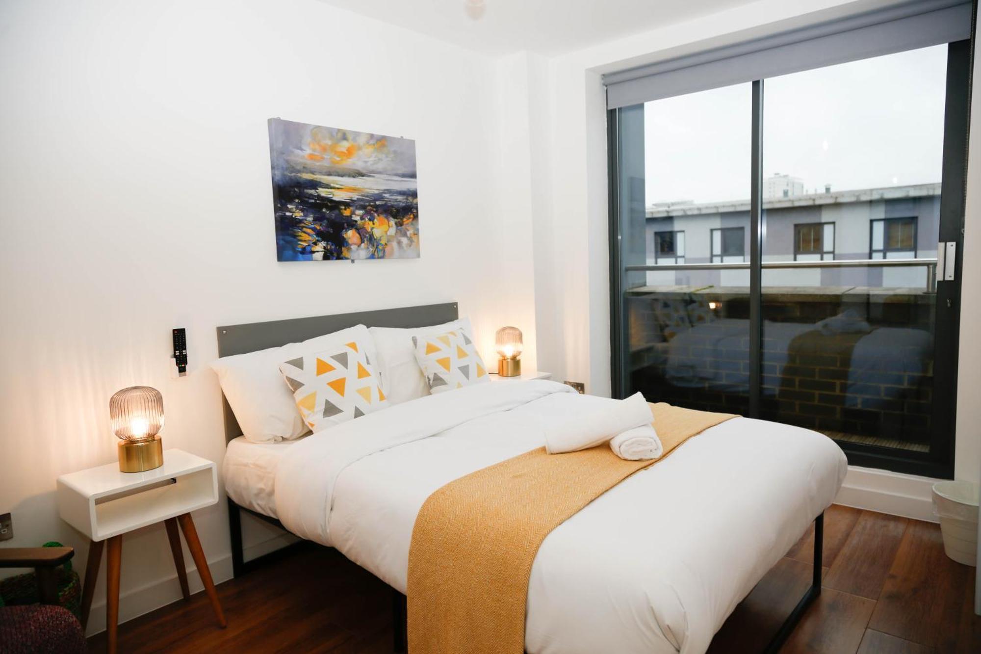New Luxury Apartments In Central Location Next To Shops, Cafes, Bars & Metro Londýn Exteriér fotografie