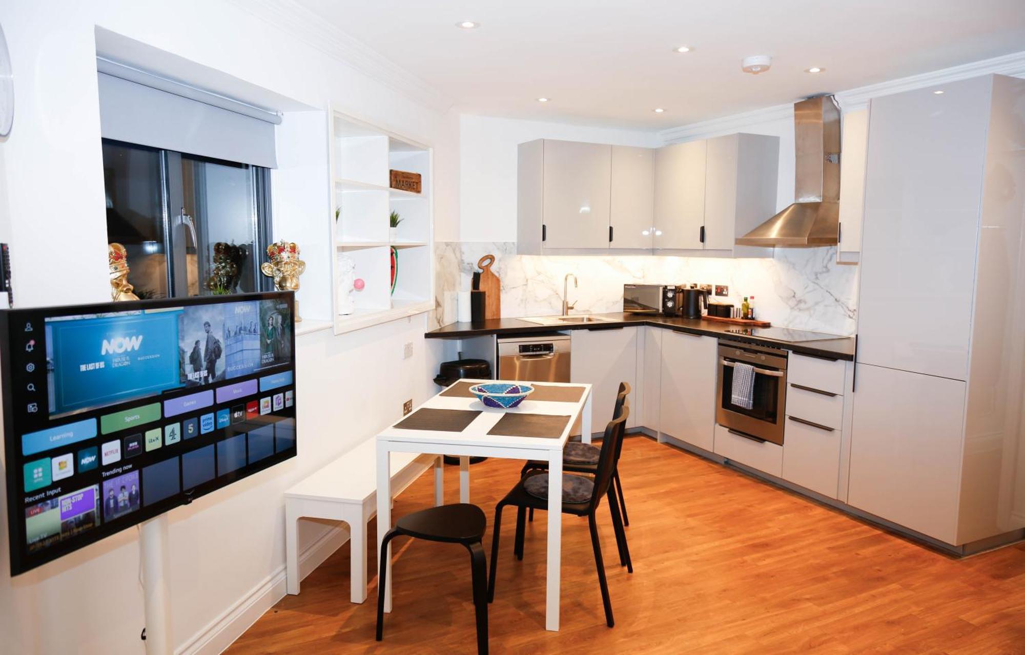 New Luxury Apartments In Central Location Next To Shops, Cafes, Bars & Metro Londýn Exteriér fotografie