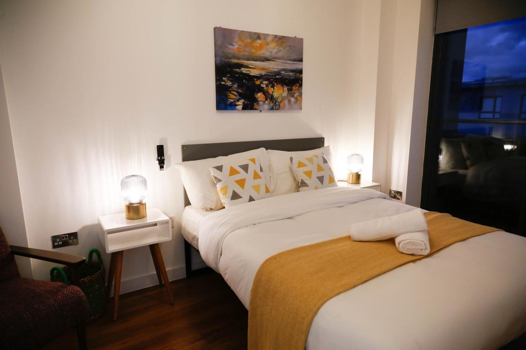 New Luxury Apartments In Central Location Next To Shops, Cafes, Bars & Metro Londýn Exteriér fotografie
