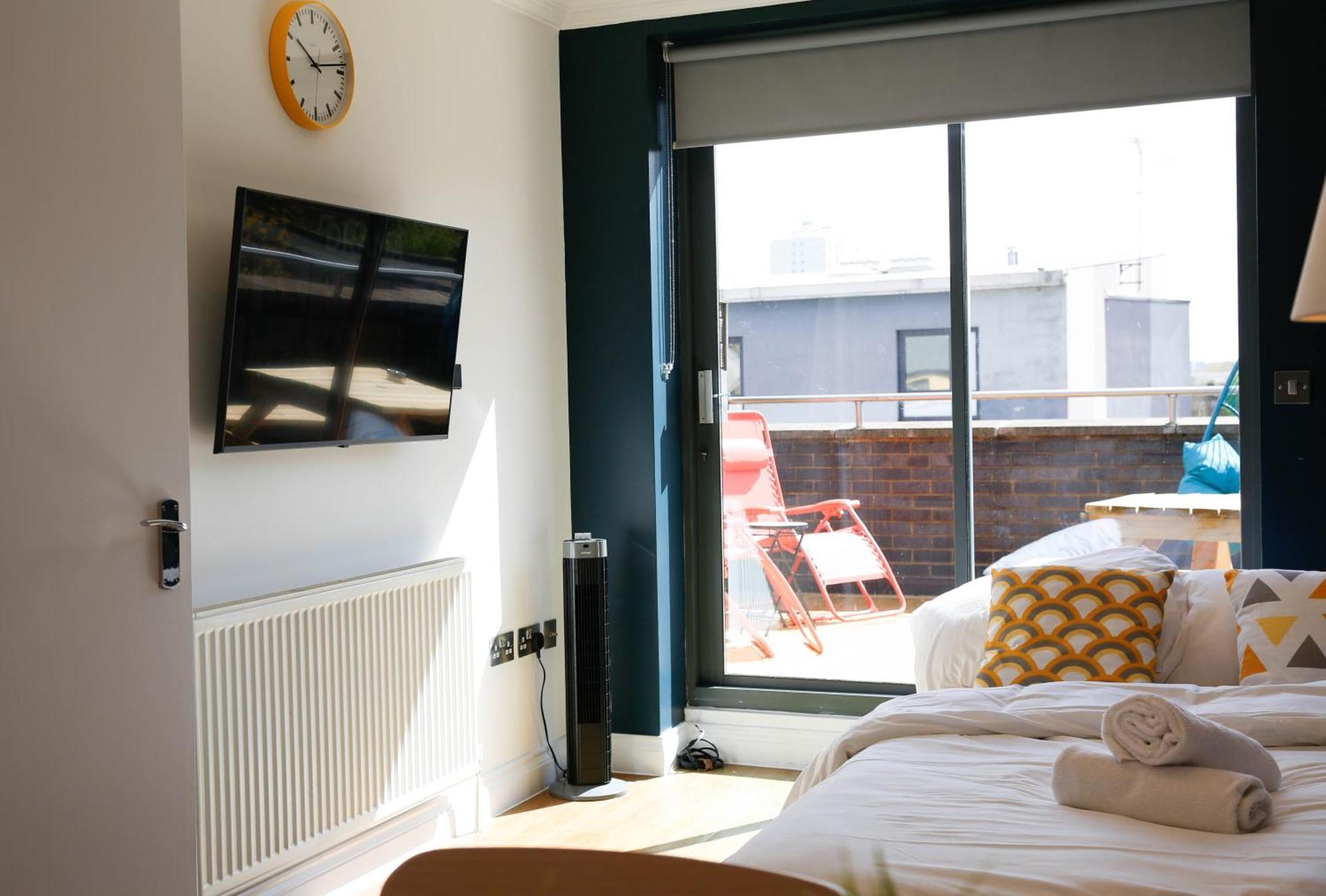New Luxury Apartments In Central Location Next To Shops, Cafes, Bars & Metro Londýn Exteriér fotografie