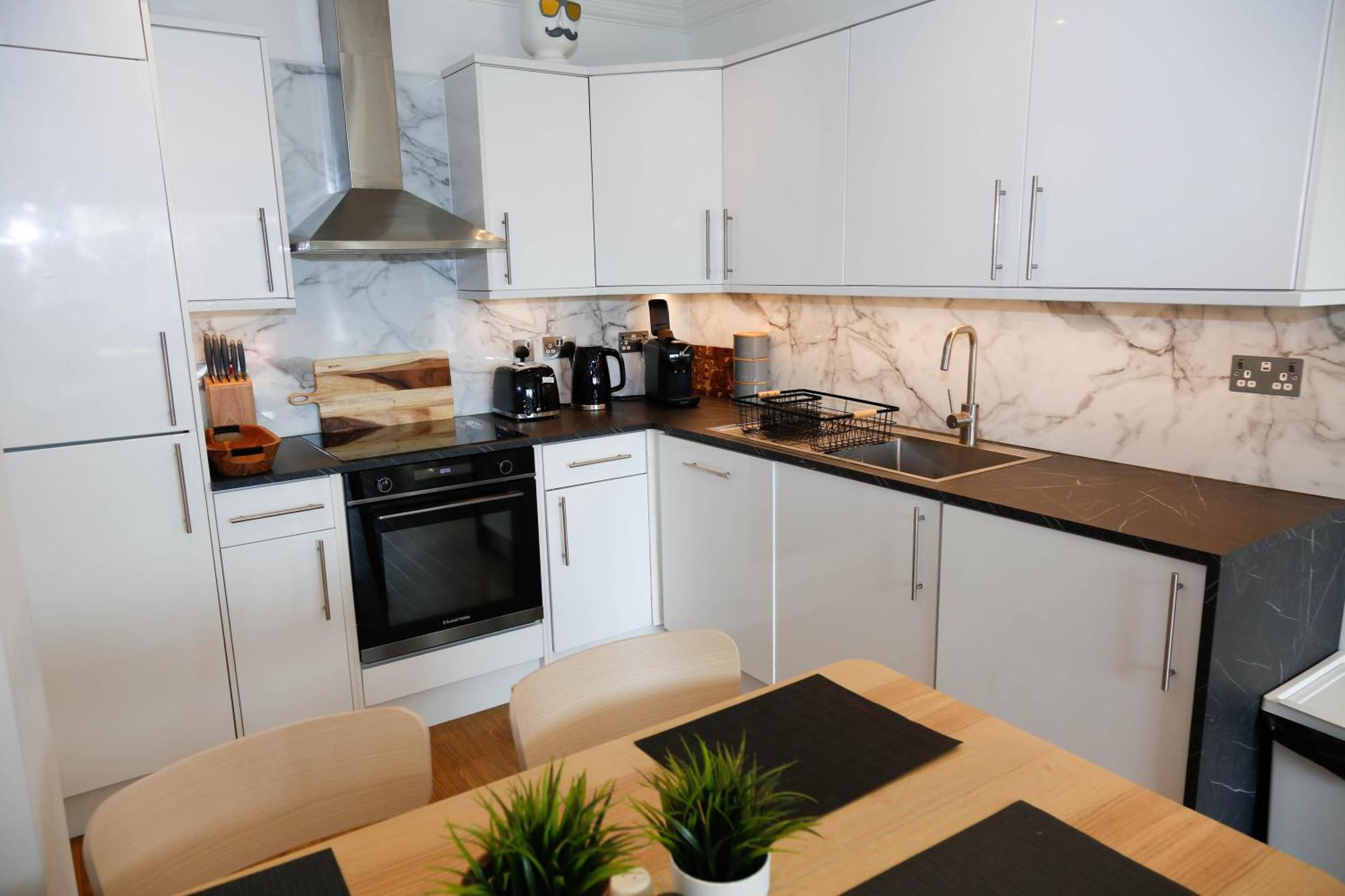 New Luxury Apartments In Central Location Next To Shops, Cafes, Bars & Metro Londýn Exteriér fotografie